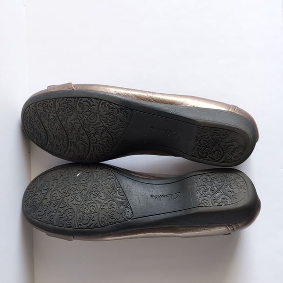 Clarks Collection Pewter Leather Flats Soft Cushion Women's - Picture 7 of 10